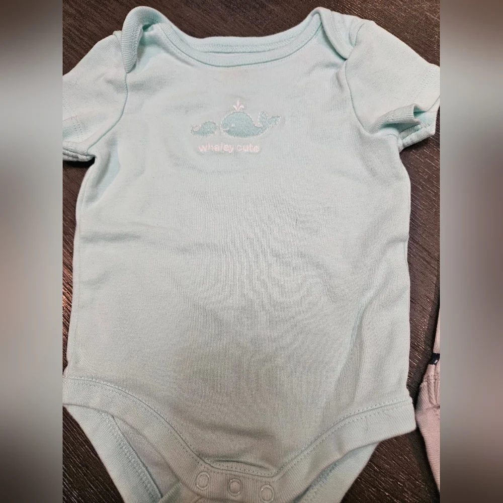 GYMBOREE ONESIE TSHIRTS (2)